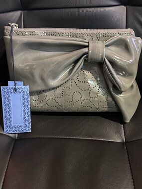 Simply Vera Vera Wang Bow Accent Patent Wristlet / Clutch Gray SV Logo New
